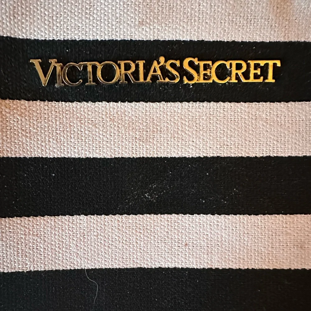 Victoria’s Secret Light Blush Pink & Black Striped Zip Top Cosmetic Pouch  NWOT - Picture 2 of 9